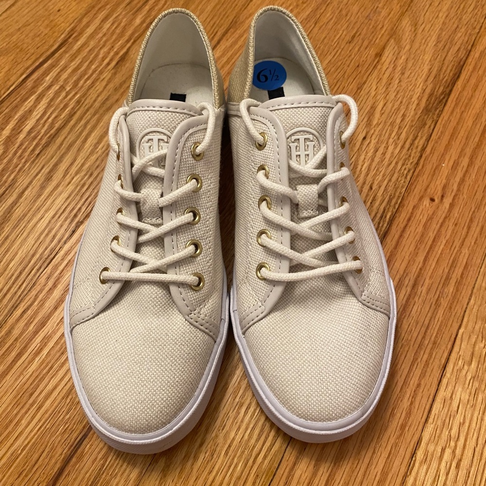 Women’s Tommy Hilfiger sneakers